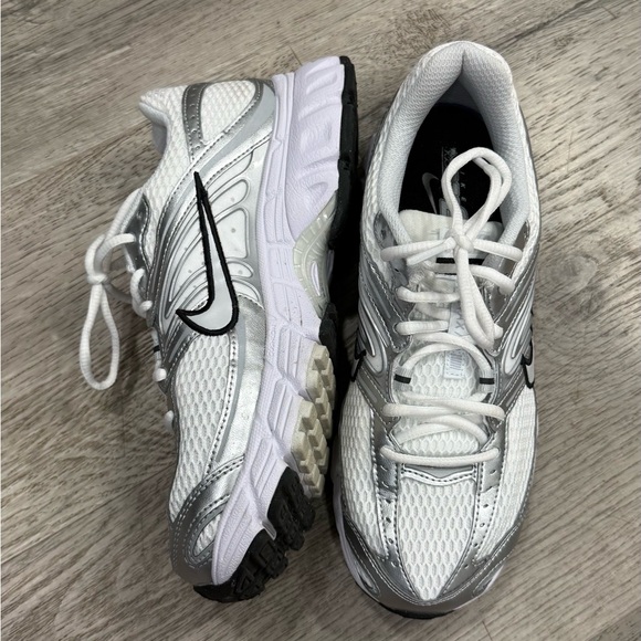 Nike Women's White and Silver Athletic Shoes - Picture 2 of 5
